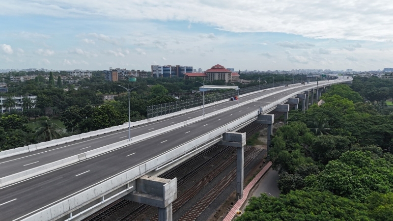 孟加拉國達(dá)卡機(jī)場高架快速路項目。鄭小忠攝
