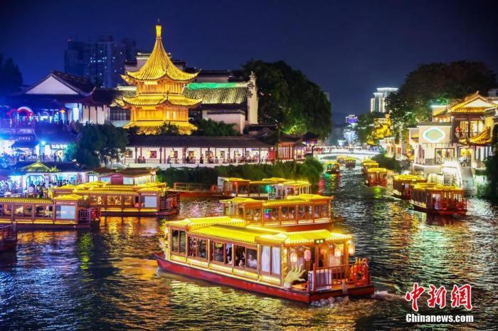 資料圖：江蘇南京，秦淮河上畫舫游弋。 <a target='_blank' href='/'>中新社</a>記者 泱波 攝