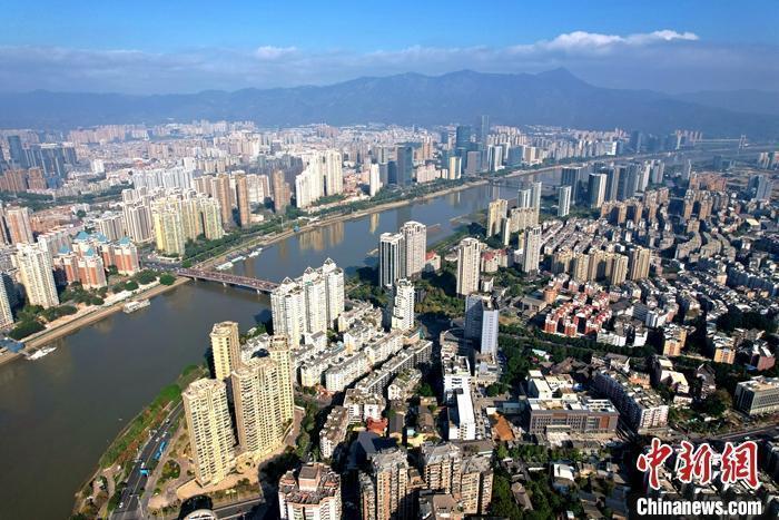  資料圖：城市高樓林立。 <a target='_blank' href='/'>中新社</a>記者 王東明 攝
