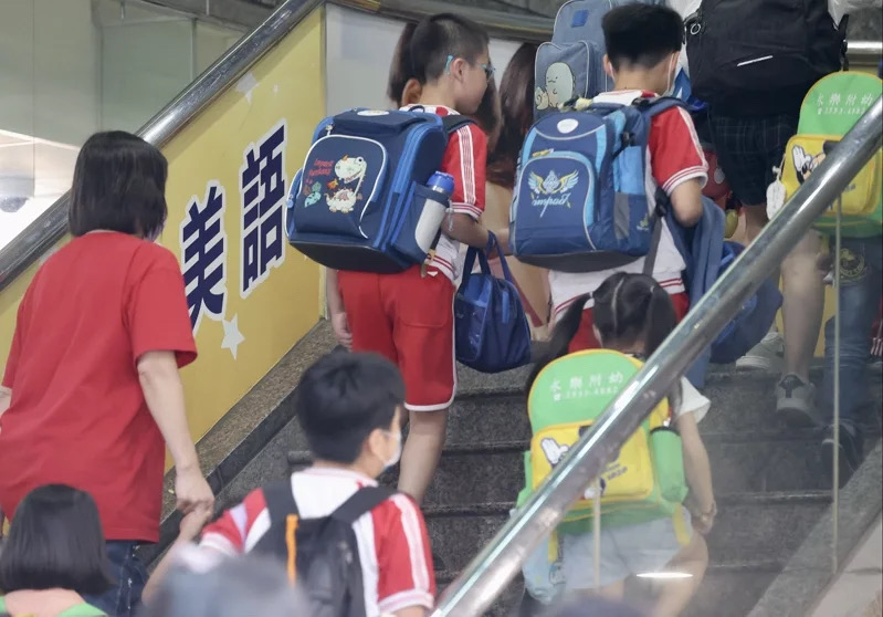 民進(jìn)黨當(dāng)局強推“雙語政策”負(fù)評如潮。（圖源：臺灣《聯(lián)合報》）