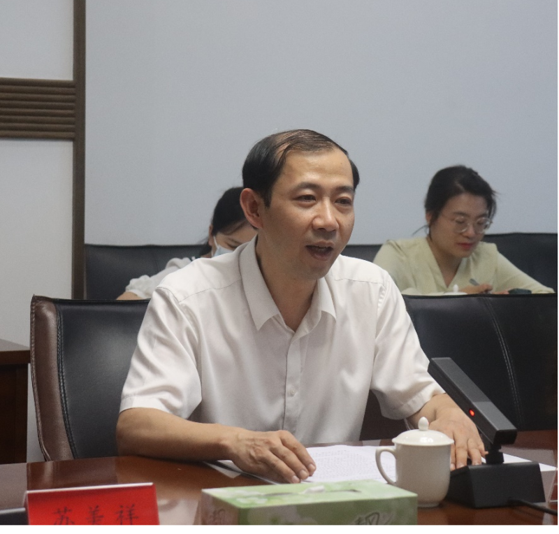 福建社會科學(xué)院副院長吳肇光研究員出席座談會并發(fā)言。