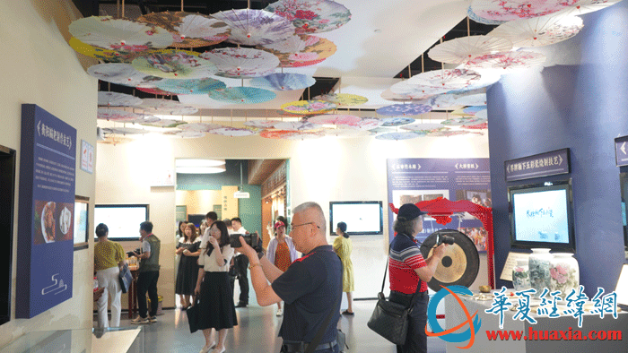 兩岸媒體人走進(jìn)衡陽市非遺館參訪。（攝影：虞鷹）