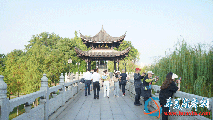 兩岸媒體人參訪石鼓書院。（攝影：虞鷹）