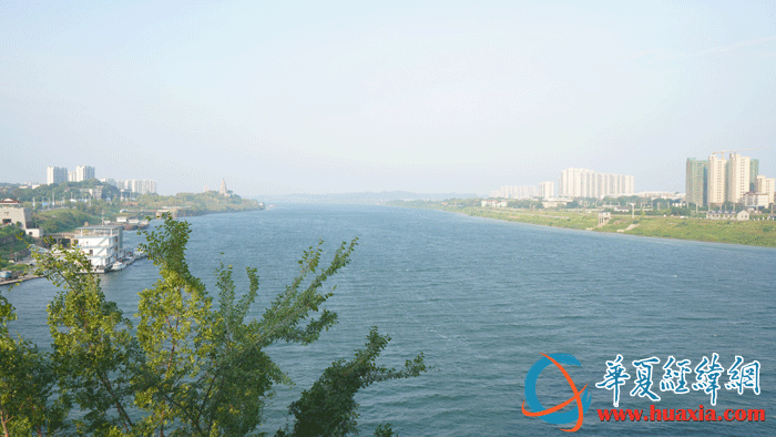從合江亭上俯瞰湘江美景。（攝影：虞鷹）
