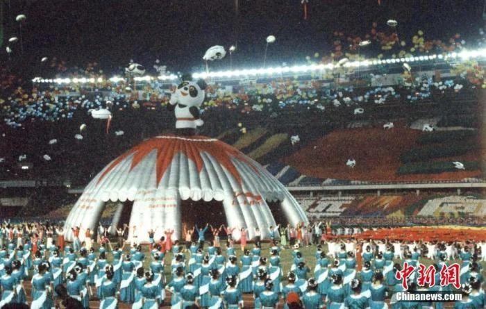 資料圖：第11屆亞運會于1990年9月22日在北京舉行開幕式，這是中國第一次舉辦綜合性國際體育大賽。<a target='_blank' href='/'>中新社</a>記者 舒元成 攝