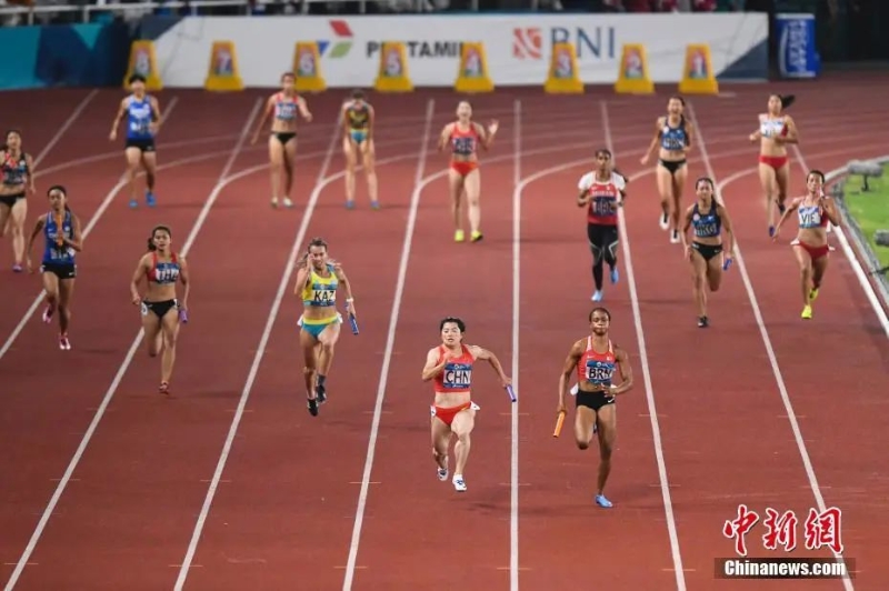 資料圖：雅加達亞運會女子4x100米接力決賽。圖為中國隊第四棒袁琦琦沖刺。<a target='_blank' href='/'>中新社</a>記者 楊華峰 攝