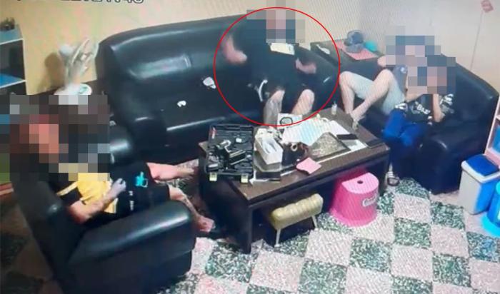 臺(tái)灣一黑幫成員炫耀把玩改造槍，失手自轟腦門當(dāng)場(chǎng)斃命。圖片來(lái)源：臺(tái)灣中時(shí)新聞網(wǎng)