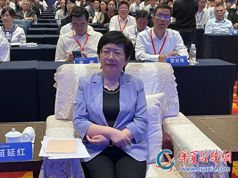 海南省委常委、統(tǒng)戰(zhàn)部部長苗延紅在現(xiàn)場。（攝影 李昕）