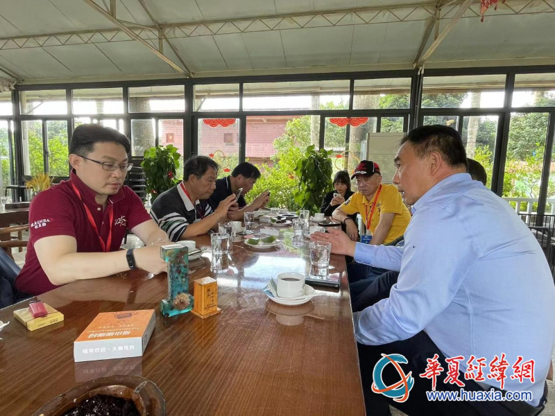 臺商考察團熱烈交流。（攝影 李昕）