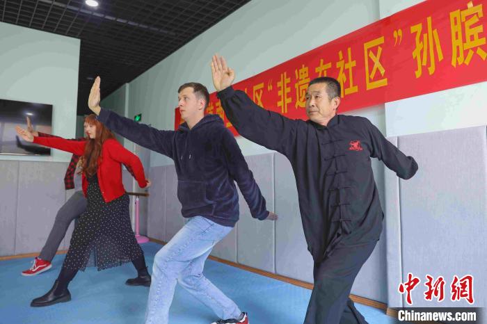 山東青島：外國友人“沉浸式”體驗中華傳統武術