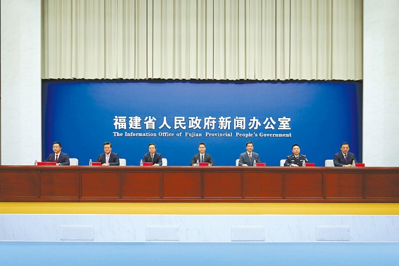 福建省27日進(jìn)一步宣布四方面共15條細(xì)化措施，包括便利臺灣民眾往來及生活、鼓勵就業(yè)創(chuàng)業(yè)、深化閩臺經(jīng)貿(mào)合作，及推動涉臺法治建設(shè)。圖／中新社.jpg