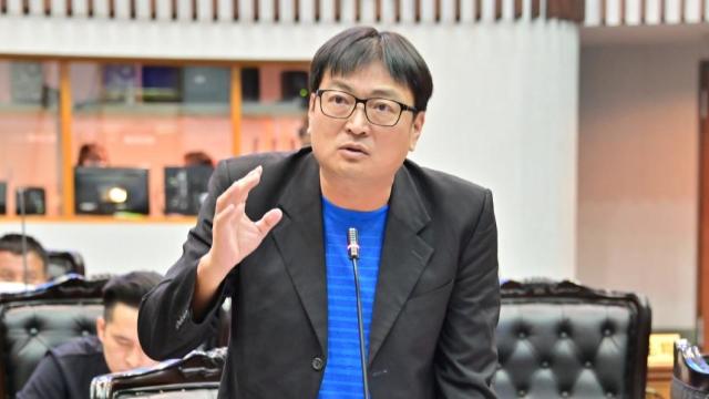 民進(jìn)黨臺東縣黨部主委、議員簡維國因酒駕肇事宣布請辭主委一職。（圖源：臺灣“TVBS新聞網(wǎng)”）