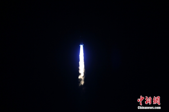 朱雀二號(hào)遙三運(yùn)載火箭發(fā)射成功。汪江波 攝