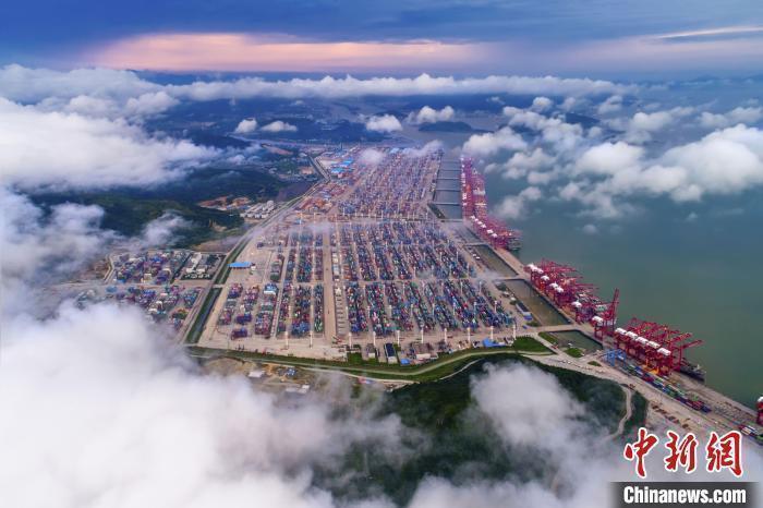 資料圖：寧波港口一景?！∩蚍f俊 攝
