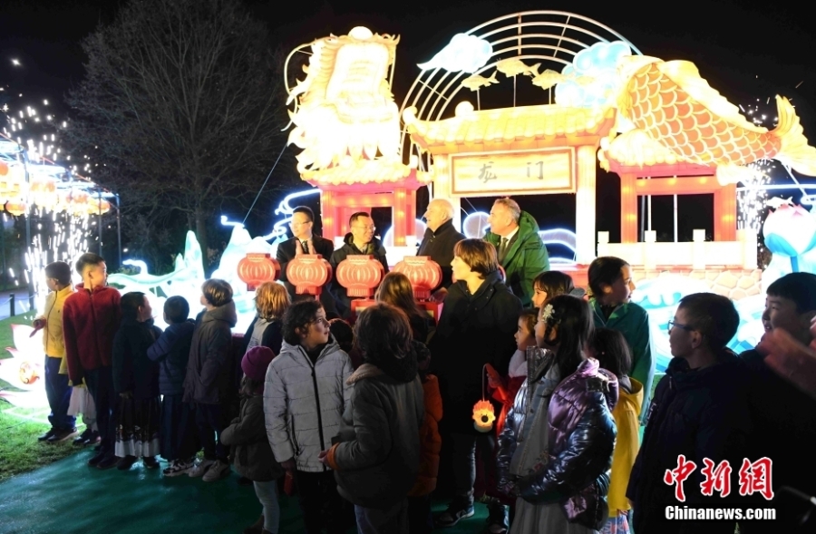 中國(guó)國(guó)家級(jí)非物質(zhì)文化遺產(chǎn)項(xiàng)目豫園燈會(huì)亮相法國(guó)巴黎