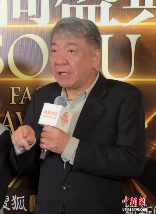 導(dǎo)演鄭曉龍在2023搜狐時尚盛典現(xiàn)場。<a target='_blank' href='/' >中新網(wǎng)</a> 劉越 攝