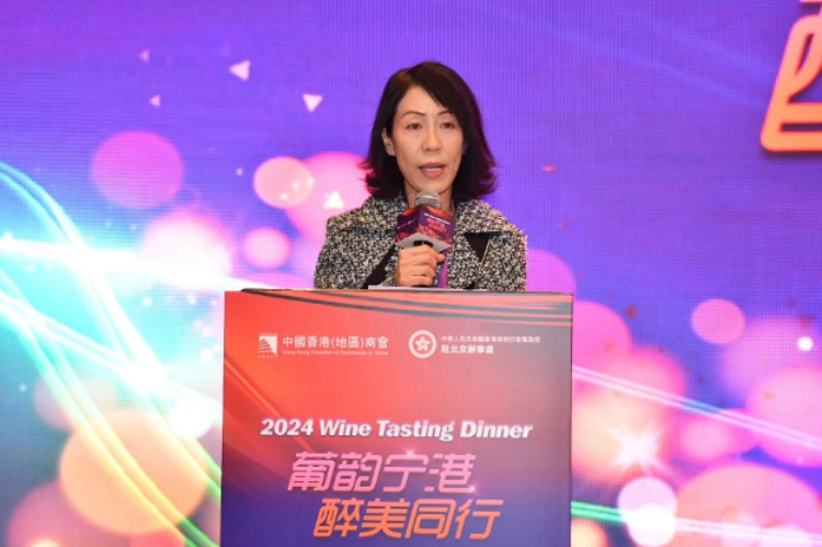 全國政協(xié)委員、北京市政協(xié)常務(wù)委員、中國香港（地區(qū)）商會會長楊莉珊。主辦方供圖