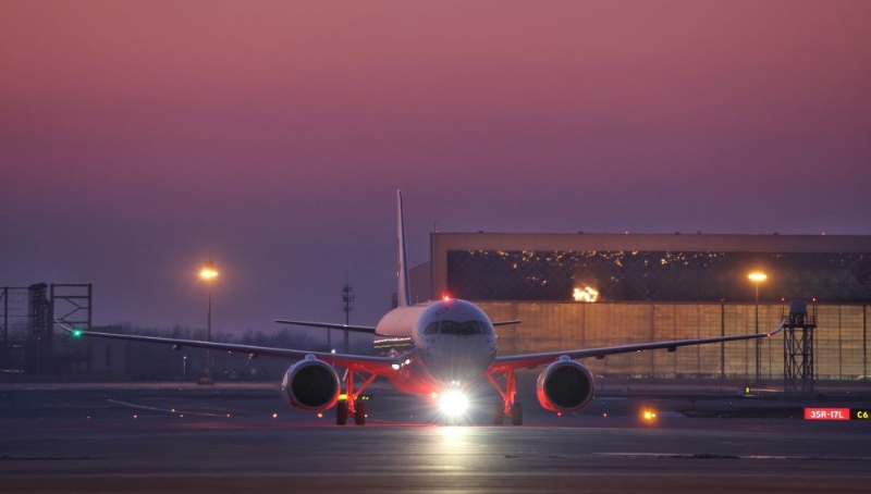 1月9日，東航的一架C919飛機執(zhí)行MU5137航班，從上海虹橋國際機場起飛，在北京大興國際機場降落。（圖源：新華社）
