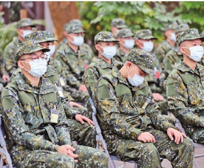 “薪水太低”、“浪費(fèi)時(shí)間”……臺(tái)軍1年制義務(wù)役上路怨聲載道！_1706240938045
