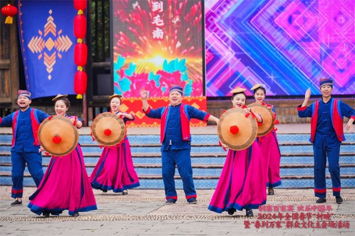 新春走基層丨在中國最大的侗寨看“村晚”、吃百家宴，唱響美好山鄉(xiāng)