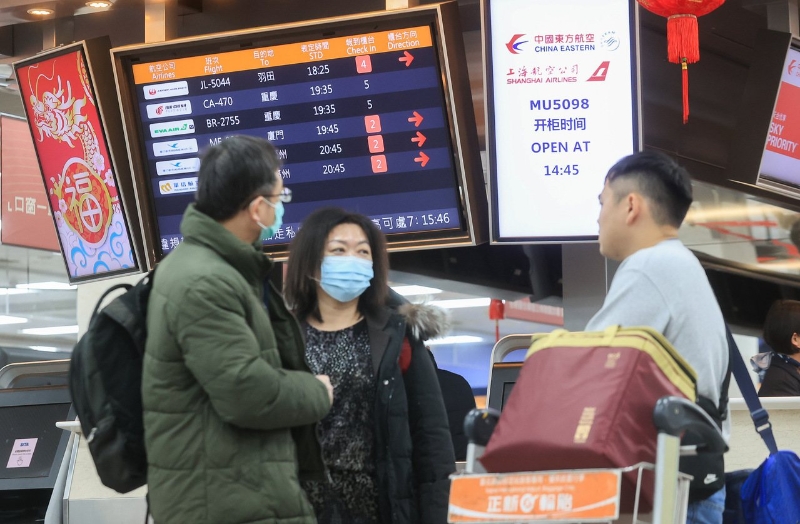 臺(tái)當(dāng)局交通部門原定3月起解除“禁團(tuán)令”，開放臺(tái)灣民眾組團(tuán)赴大陸旅游，春節(jié)前夕卻緊急喊停。圖為臺(tái)北市松山機(jī)場旅客。（圖源：臺(tái)灣《聯(lián)合報(bào)》）