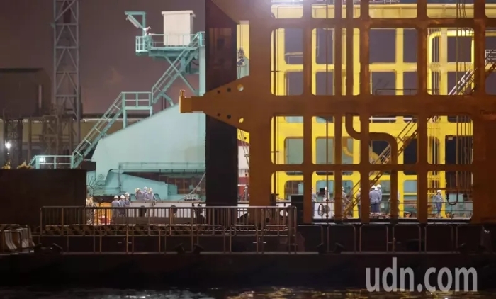 臺灣地區(qū)首艘自造潛艦“海鯤號”即將進行海測.webp