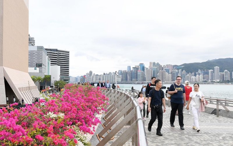 2024年3月19日，游客在香港尖沙咀游覽。（圖源：新華社）