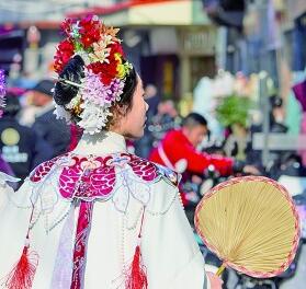 火“出圈”后，傳統(tǒng)民俗如何“長(zhǎng)紅”