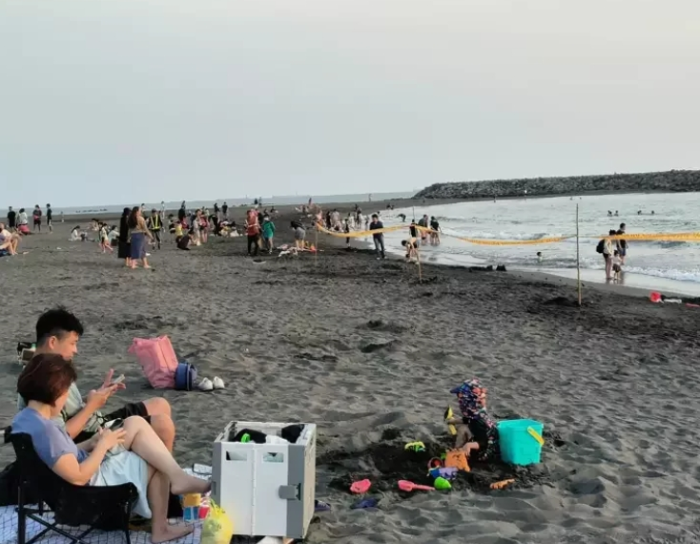 高雄旗津海水浴場近日發(fā)生油污污染