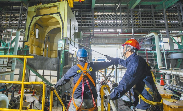 圖為臺電大潭電廠全廠停機(jī)，安排715人次進(jìn)行機(jī)組點檢工作