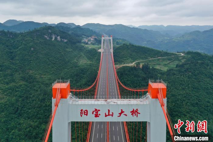 5月30日，航拍貴州貴黃高速公路陽寶山特大橋?！■暮陚?攝