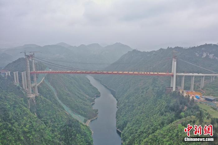 圖為航拍陽寶山特大橋。趙磊 攝