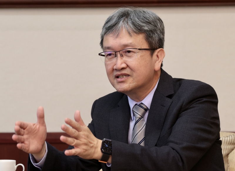 近日臺灣近頻繁發(fā)生停電事件，臺電總經(jīng)理王耀庭原要請辭負(fù)責(zé)，但后來宣布接受慰留。（圖源：臺灣《聯(lián)合報》）