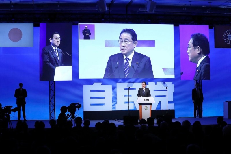 日本自民黨在眾議院補(bǔ)選中落敗，恐影響岸田政權(quán)。圖為日本首相兼自民黨總裁岸田文雄在自民黨大會發(fā)表演說。（圖源：美聯(lián)社）