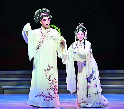 “情不知所起，一往而深”——青春版《牡丹亭》何以20年好戲連臺傳承不息