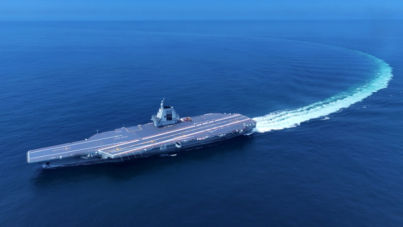 這是首航試驗中的中國海軍福建艦（5月7日攝，無人機照片）。（圖源：新華社）