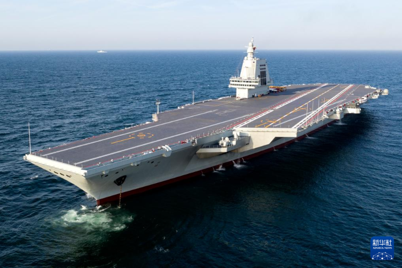 這是首航試驗中的中國海軍福建艦（5月1日攝，無人機照片）。（圖源：新華社）