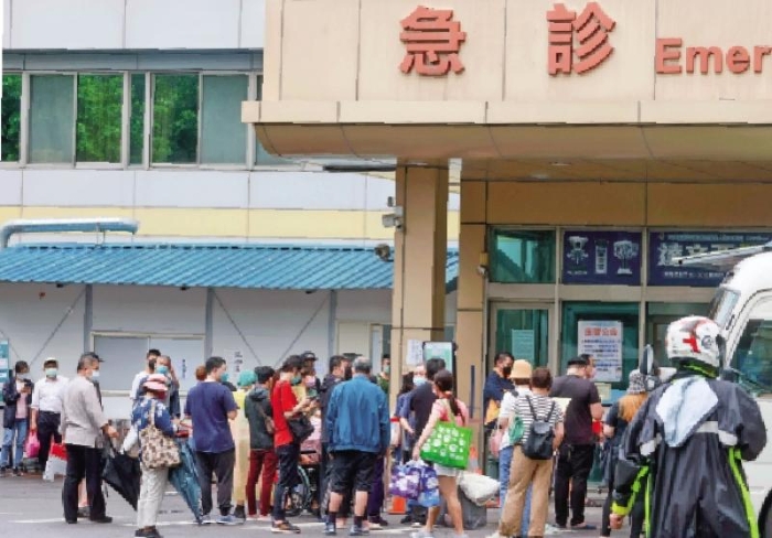護士大量離職　臺灣醫(yī)院鬧“床荒”_1717737446770