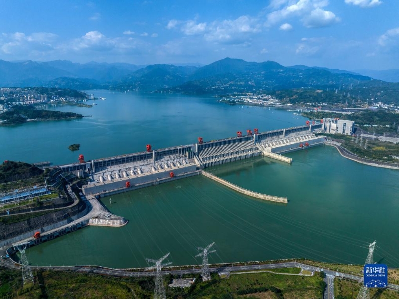 2023年10月20日在湖北省宜昌市秭歸縣茅坪鎮(zhèn)拍攝的水位上漲后的三峽水庫（無人機照片）。（圖源：新華社）