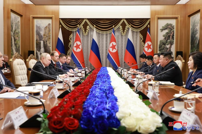 6月19日，在朝鮮平壤，朝鮮勞動黨總書記、國務委員長金正恩與俄羅斯總統(tǒng)普京舉行會談。（圖源：朝中社）