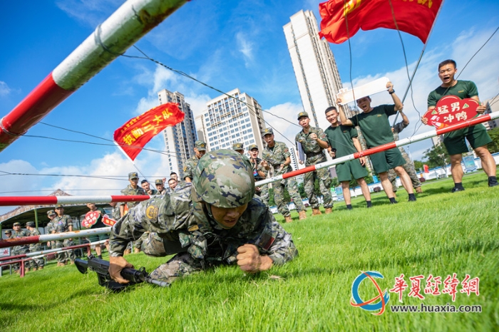 4、2024年7月4日，武警廣西總隊(duì)桂林支隊(duì)組織召開(kāi)軍人運(yùn)動(dòng)會(huì)暨創(chuàng)破紀(jì)錄比武競(jìng)賽。圖為參賽官兵正在全力以赴參與競(jìng)賽。（施晨洲 攝）_副本
