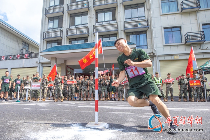 5、2024年7月4日，武警廣西總隊(duì)桂林支隊(duì)召開(kāi)軍人運(yùn)動(dòng)會(huì)暨創(chuàng)破紀(jì)錄比武競(jìng)賽。圖為參賽官兵正在進(jìn)行30米X2蛇形跑競(jìng)賽。（施晨洲 攝）_副本