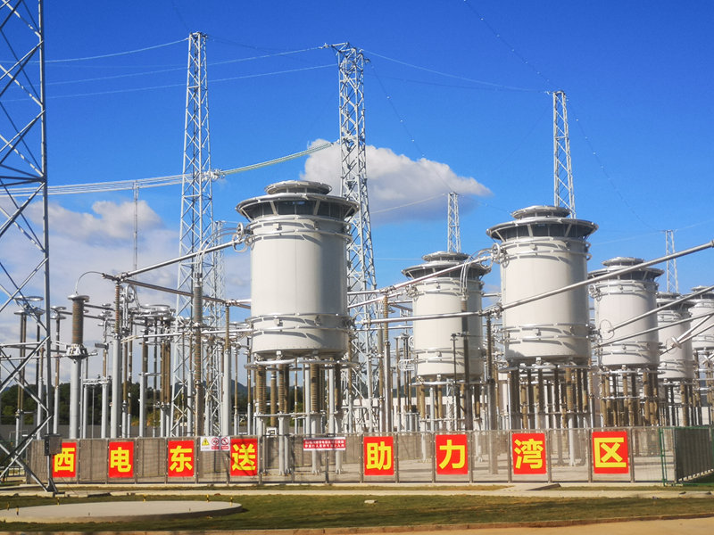 這是2020年7月30日拍攝的烏東德電站送電廣東廣西特高壓多端柔性直流示范工程廣東受端龍門換流站直流場。（圖源：新華社）