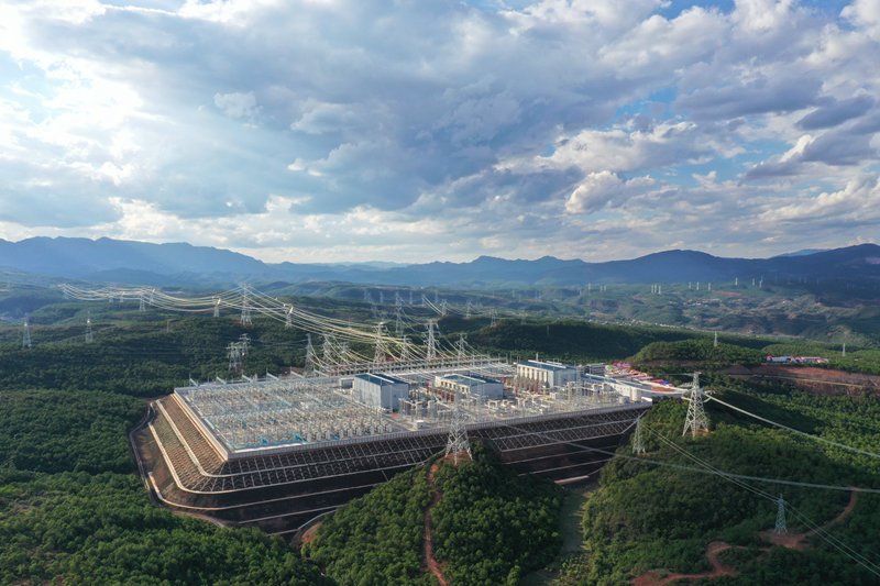 這是2020年6月9日拍攝的烏東德電站送電廣東廣西特高壓多端柔性直流示范工程云南送端昆北換流站（無人機(jī)照片）。（圖源：新華社）