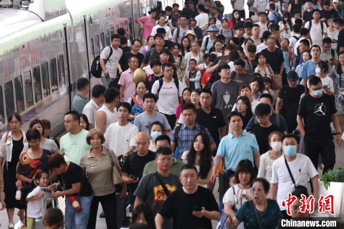 暑運(yùn)以來(lái)中國(guó)鐵路發(fā)送旅客8.72億人次