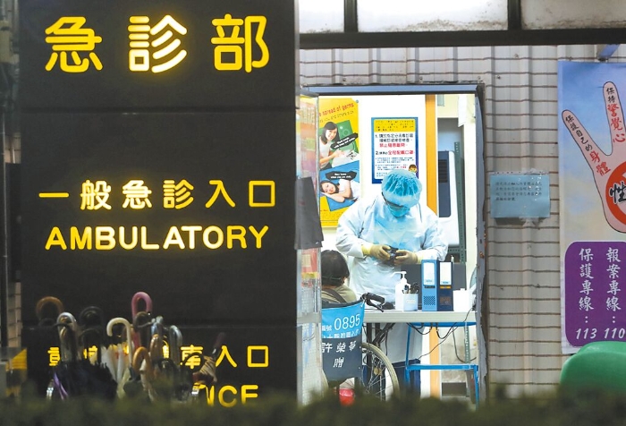 臺灣大型醫(yī)院電價要調(diào)升14％，引發(fā)爭議，經(jīng)濟部日前急轉(zhuǎn)彎，宣布醫(yī)院診所等電價凍漲。圖為臺大醫(yī)院急診室外觀