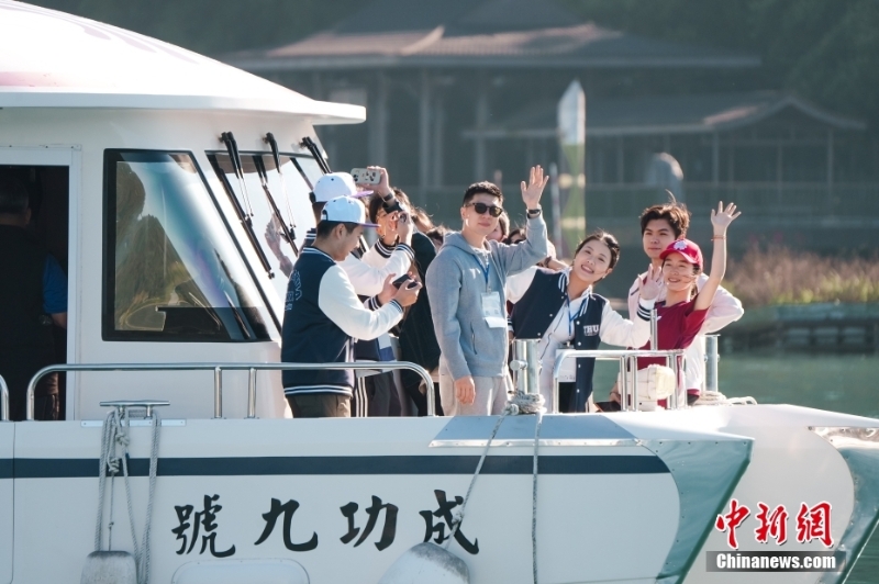 大陸高校師生體驗(yàn)棒球、游覽日月潭