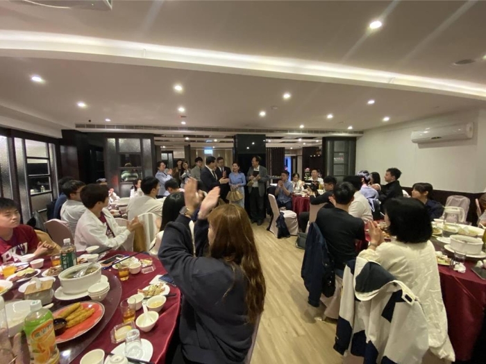 馬英九基金會邀請陸生訪臺，２日陸生團(tuán)前往九份知名餐廳「古窗海景會館」用晚膳