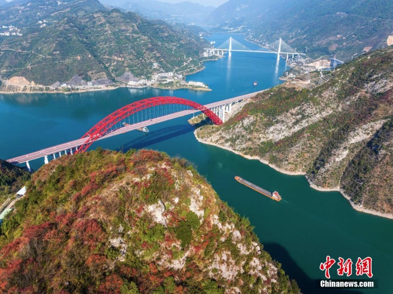 三峽庫區(qū)航運(yùn)繁忙有序