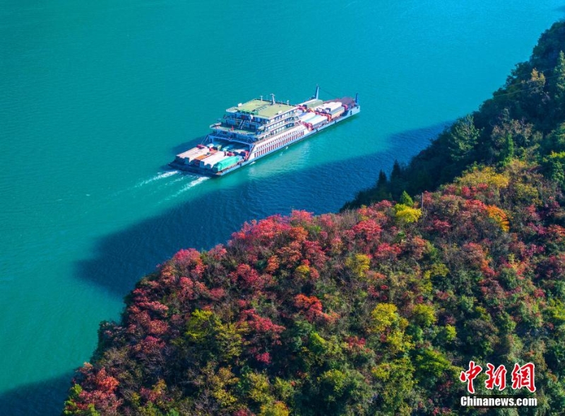 三峽庫區(qū)航運(yùn)繁忙有序